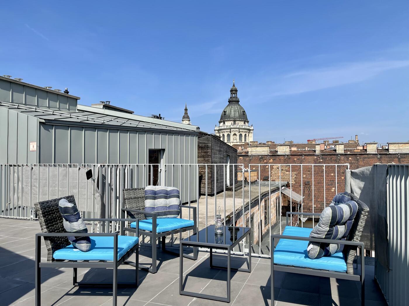City Center Penthouse - Free Parking