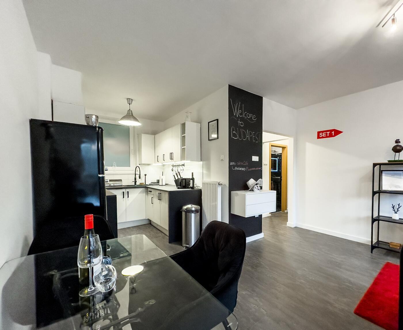 Downtown Apartment – Free Garage, Balcony