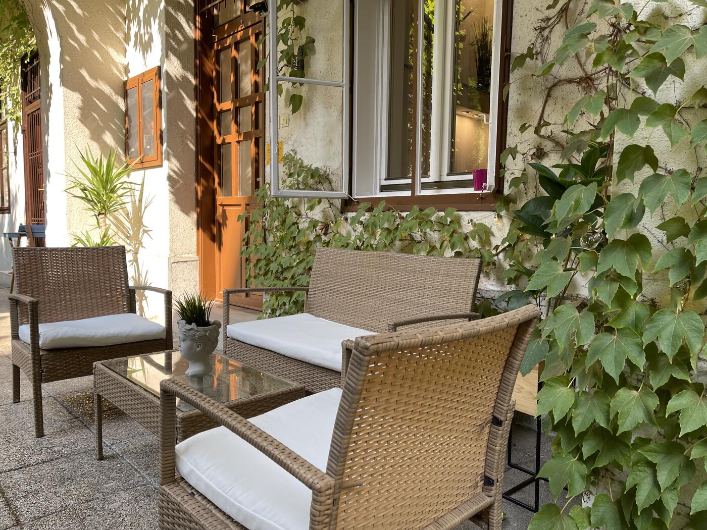 Jungle City Centre Apartment – Garden