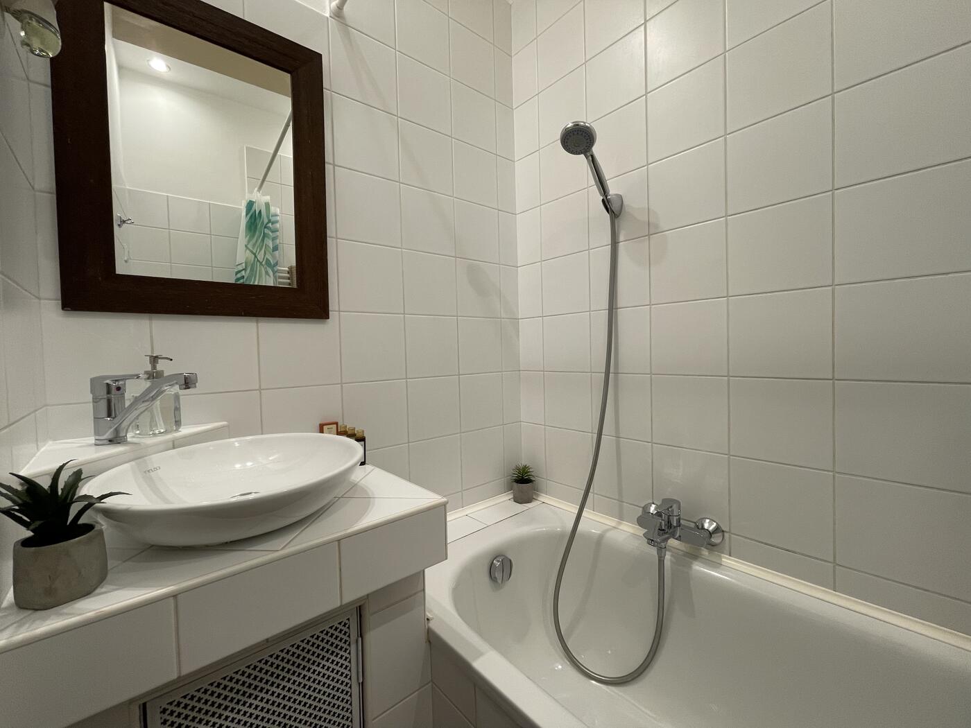 Jungle City Centre Apartment – Garden