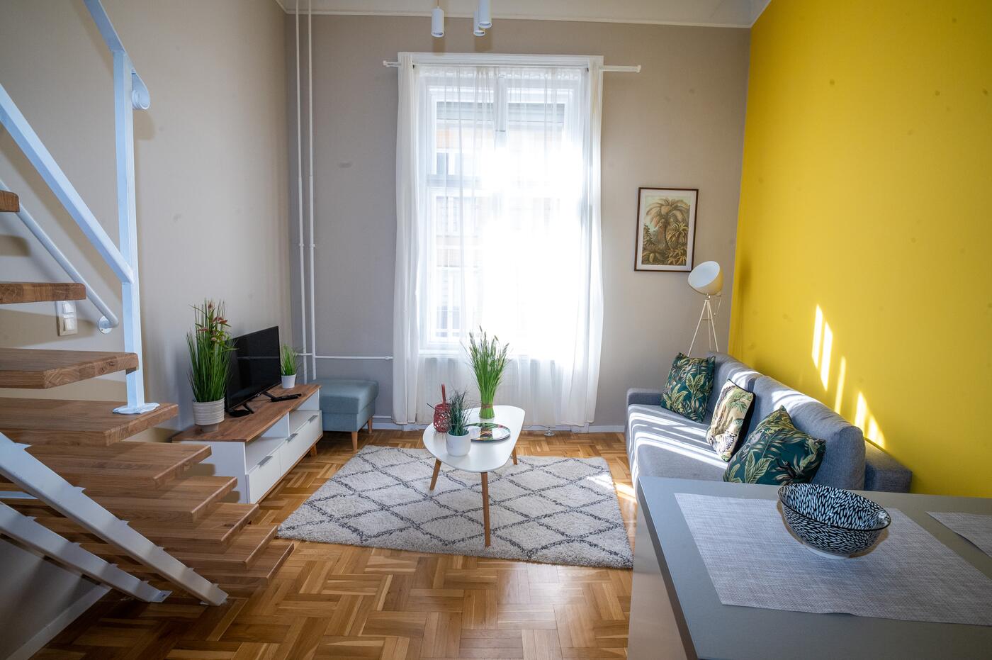 Peach Palm Apartment – Street View