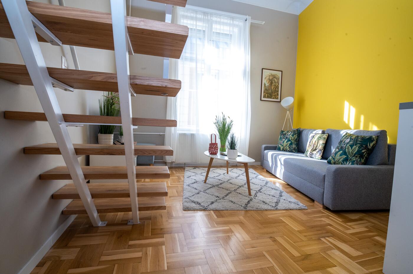 Peach Palm Apartment – Street View