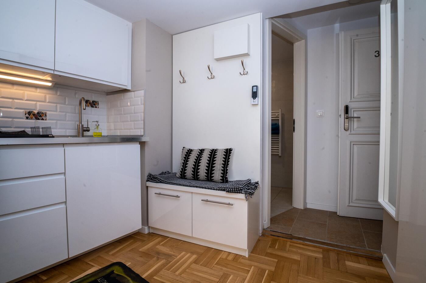 Peach Palm Apartment – Street View
