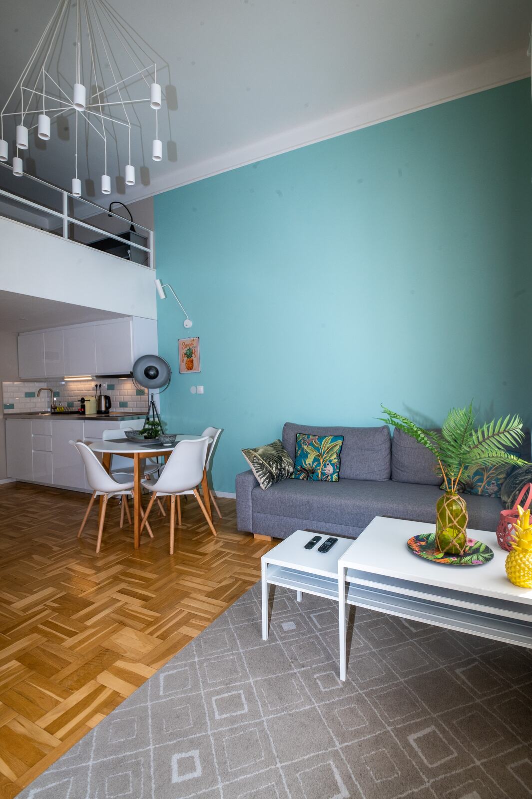 Royal Palm Apartment – Street View